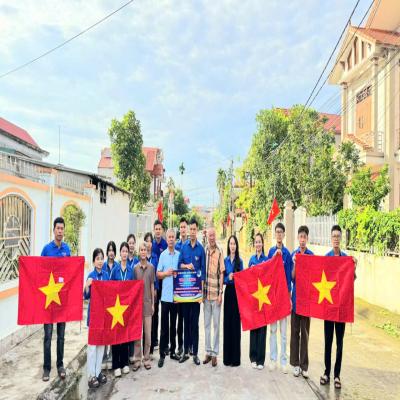Tổ công tác số 3 Thành đoàn Hải Phòng thăm, tặng quà và triển khai mô hình “Gia đình số” tại xã Thanh Hà